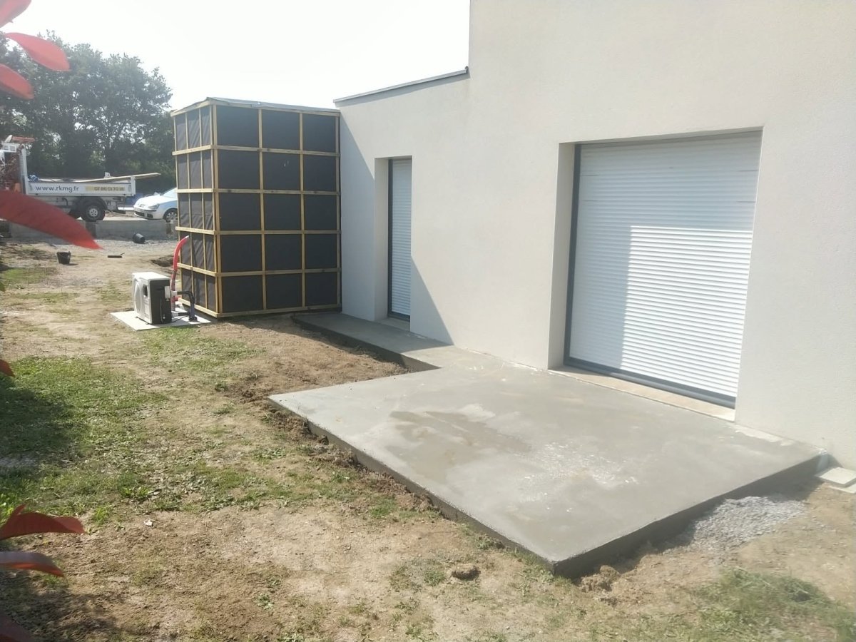 Réalisation d’une terrasse béton autour d’une piscine — La Mothe Achard