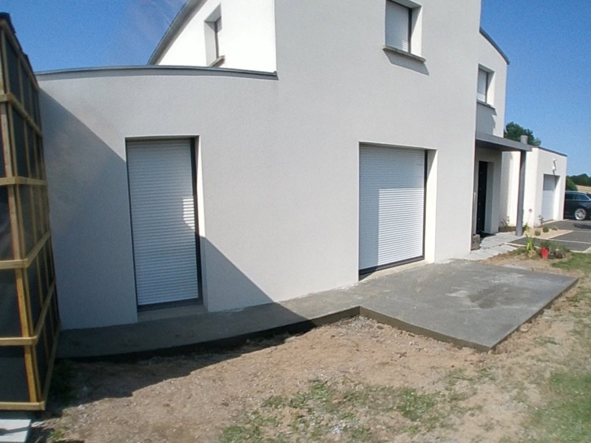 Réalisation d’une terrasse béton autour d’une piscine — La Mothe Achard