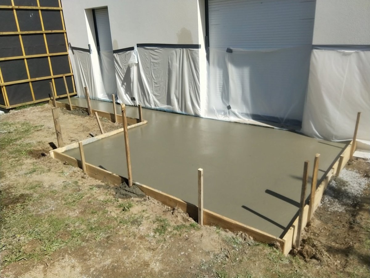 Réalisation d’une terrasse béton autour d’une piscine — La Mothe Achard