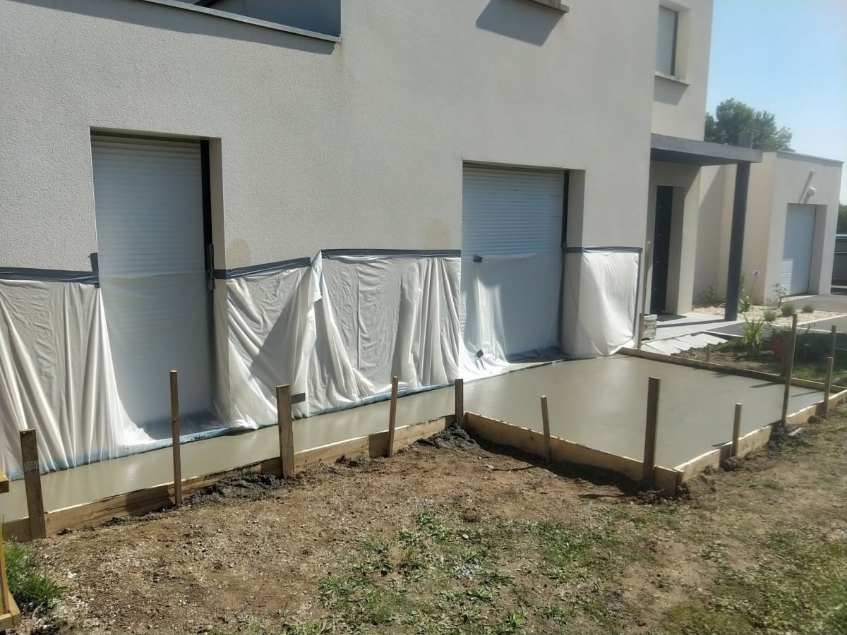 Réalisation d’une terrasse béton autour d’une piscine — La Mothe Achard