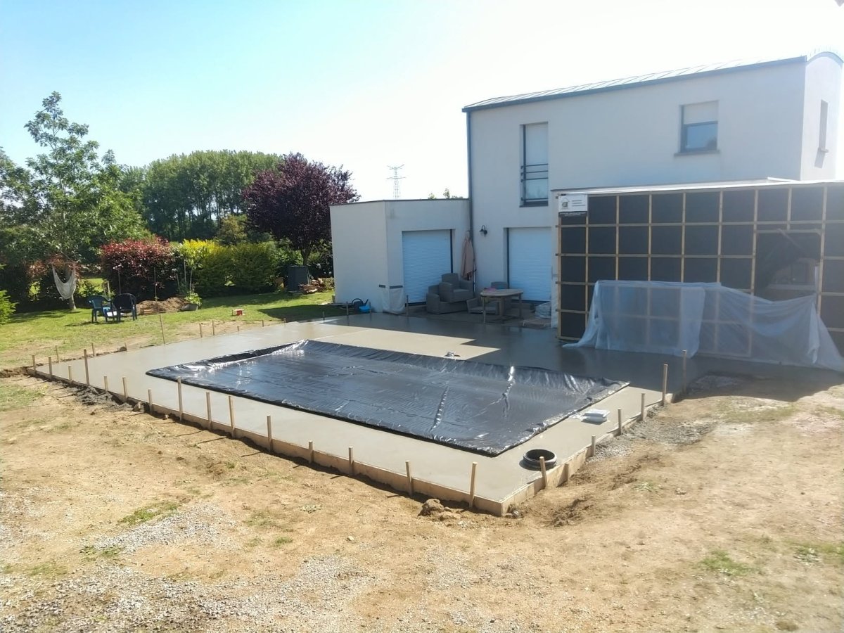 Réalisation d’une terrasse béton autour d’une piscine — La Mothe Achard