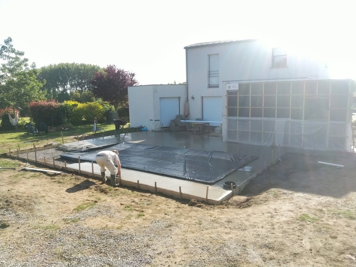 Réalisation d’une terrasse béton autour d’une piscine — La Mothe Achard