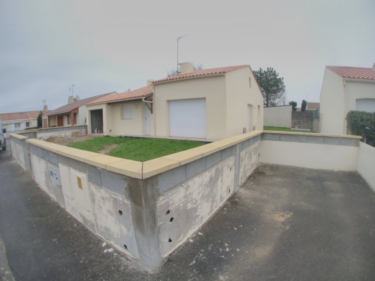 Reprise d’un muret de clôture et aménagement extérieur — Les Sables-d’Olonne