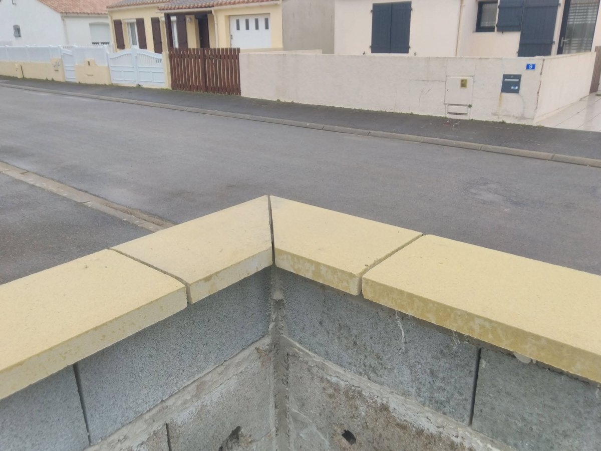 Reprise d’un muret de clôture et aménagement extérieur — Les Sables-d’Olonne