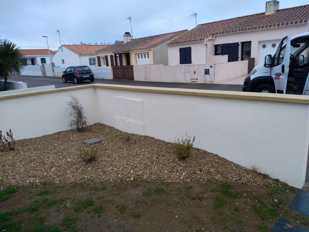 Reprise d’un muret de clôture et aménagement extérieur — Les Sables-d’Olonne