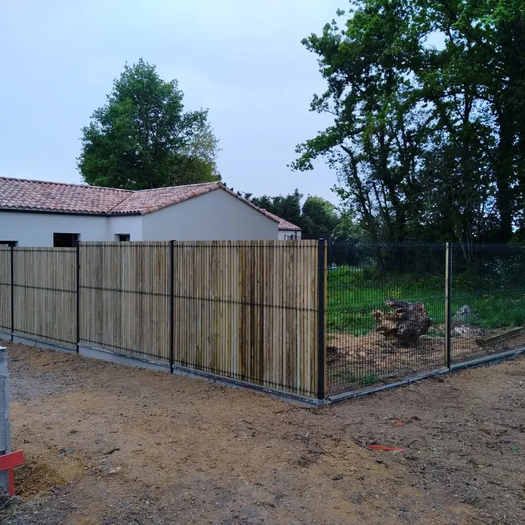 Création d’une clôture rigide avec muret et portail coulissant à Landeronde — La Roche-sur-Yon