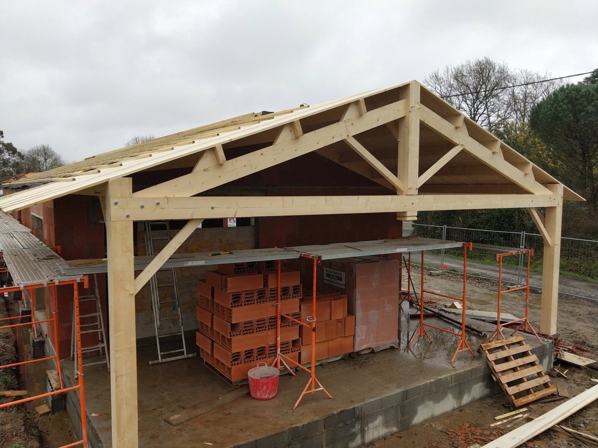 Charpentes bois et carport pour une maison à Saint-Georges-de-Pointindoux — Saint-Georges-de-Pointindoux