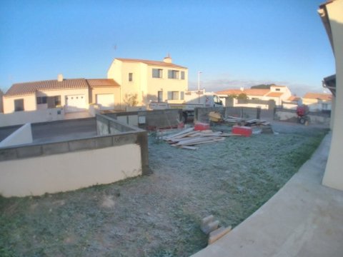 Reprise d’un muret de clôture et aménagement extérieur