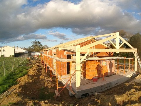 Charpentes bois et carport pour une maison à Saint-Georges-de-Pointindoux