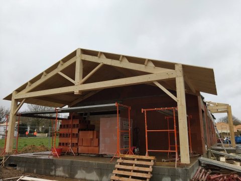 Charpentes bois et carport pour une maison à Saint-Georges-de-Pointindoux