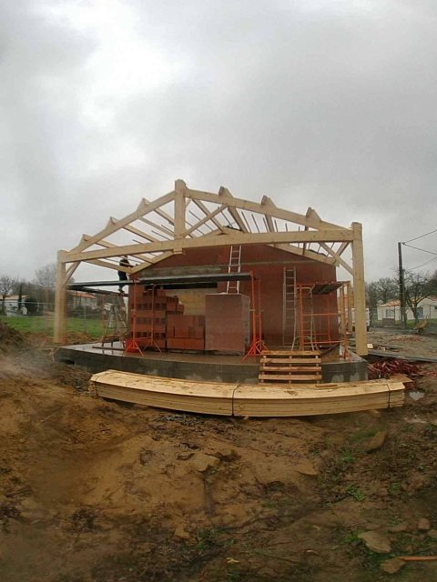 Charpentes bois et carport pour une maison à Saint-Georges-de-Pointindoux