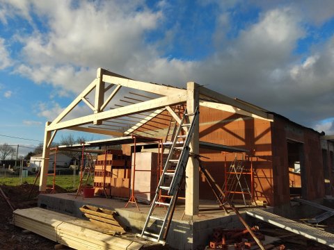 Charpentes bois et carport pour une maison à Saint-Georges-de-Pointindoux